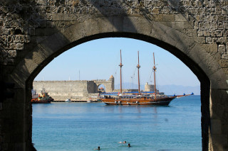 new town rhodes port